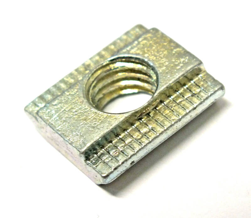 100 St. Nutenstein Gewinde M8, 16 x 14 mm, f. Nut 8,5 mm  