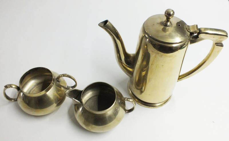 Kaffee/Tee Set Kanne, Sahne- und Milchdose älterer guter Zustand Messing antik