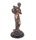Dame mit Hund bronzierte Statue auf Holzsockel,...