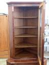 Eckschrank Vitrine Biedermeier ca 1920 Nußbaumfurnier sehr guter Zustand