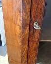 Eckschrank Vitrine Biedermeier ca 1920 Nußbaumfurnier sehr guter Zustand
