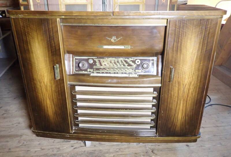 Nordmende Arabella 56 Musikmöbel von 1955/56 Radio geht kein PLattenspieler H290