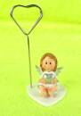 sitzender Engel / Putte als Karten- Fotohalter weiß/gold 12,5/5 cm hoch