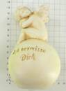 Engel / Putte auf Kugel sitzend Inschrift "Ich vermisse Dich" Keramik 14 cm hoch