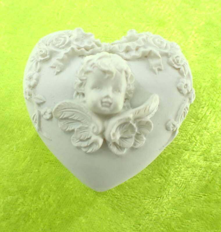 Herzdöschen mit Engelskopf im Deckel Ø 5 cm Kunststein Schatulle