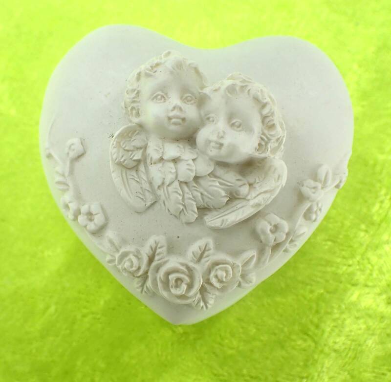 Herzdöschen mit 2 Engelsköpfen im Deckel Ø 5 cm Kunststein Schatulle