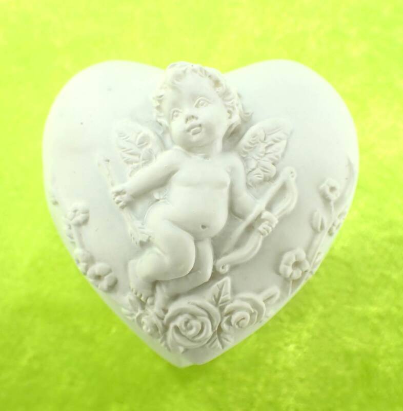 Herzdöschen Engel mit Pfeil und Bogen im Deckel Ø 5 cm Kunststein Schatulle