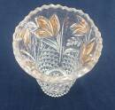 schöne ältere Glasvase mit Verzierungen und goldenen Blättern 16 cm hoch H305