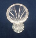 ältere zierliche Glasvase  16 cm hoch H306