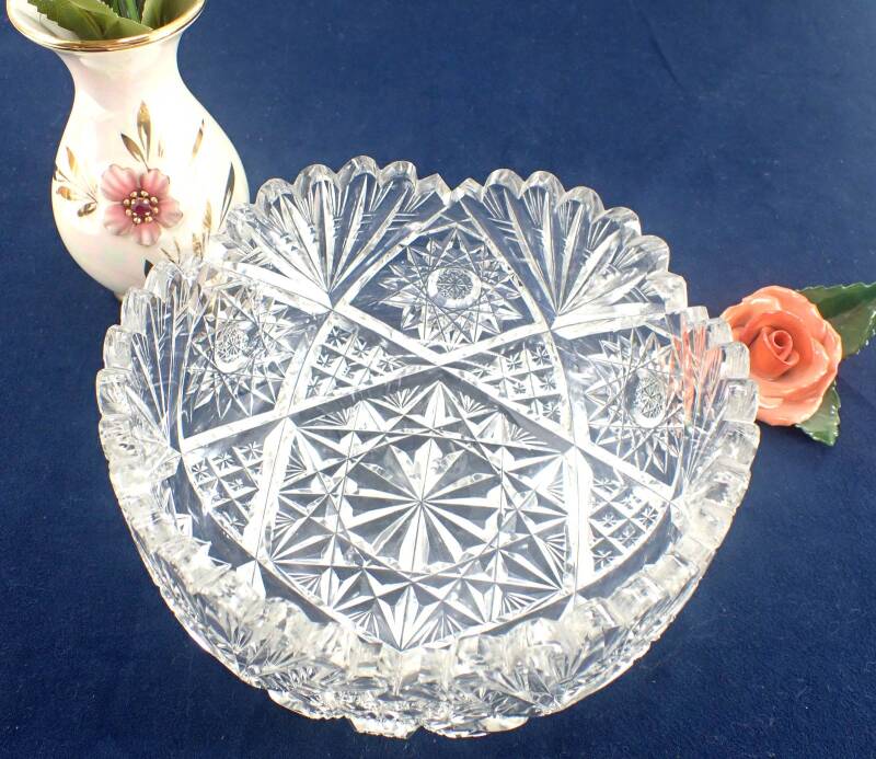 ältere dekorative verzierte rund Glasschale Durchmesser 18,5 cm H309