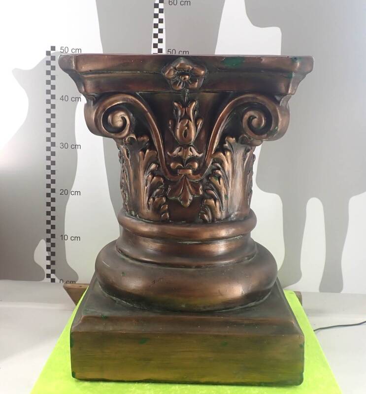 Schwere Deko-Säule / Blumenpodest aus Stuckgips – Antik-Look 48 cm hoch H329